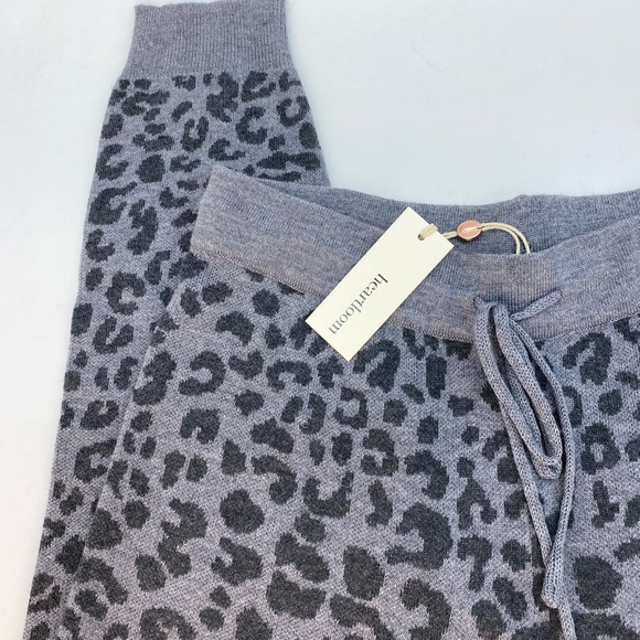 Heartloom Iris Joggers in Carcoal - Picture 4 of 7